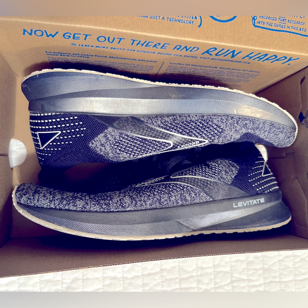 Brooks Levitate StealthFit 5 Women's/Men's Shoes - Navy Blue, White and Gray